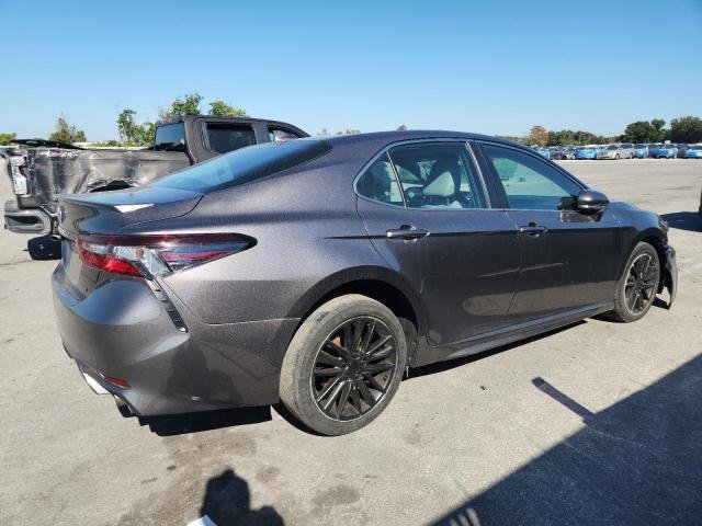 2022 Toyota Camry, SE 3