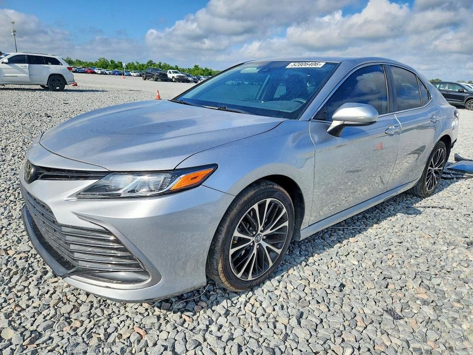 2022 Toyota Camry, LE