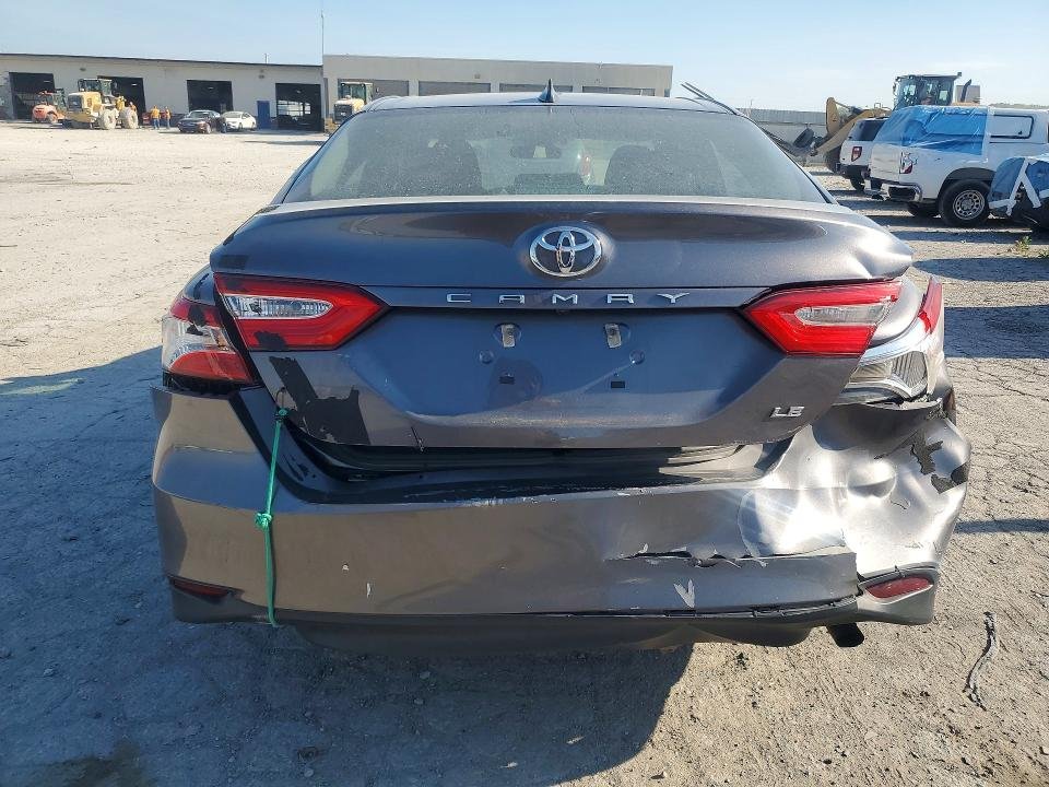 2020 Toyota Camry, LE - صورة 7