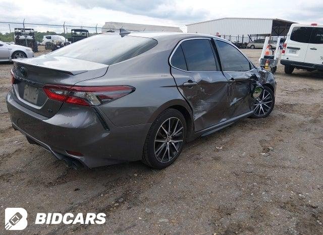 2022 Toyota Camry, SE - صورة 2