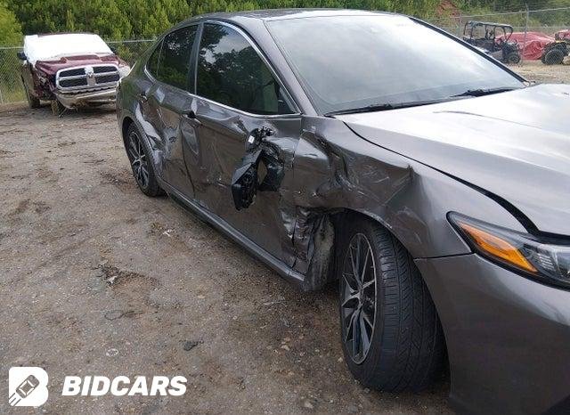 2022 Toyota Camry, SE - صورة 4