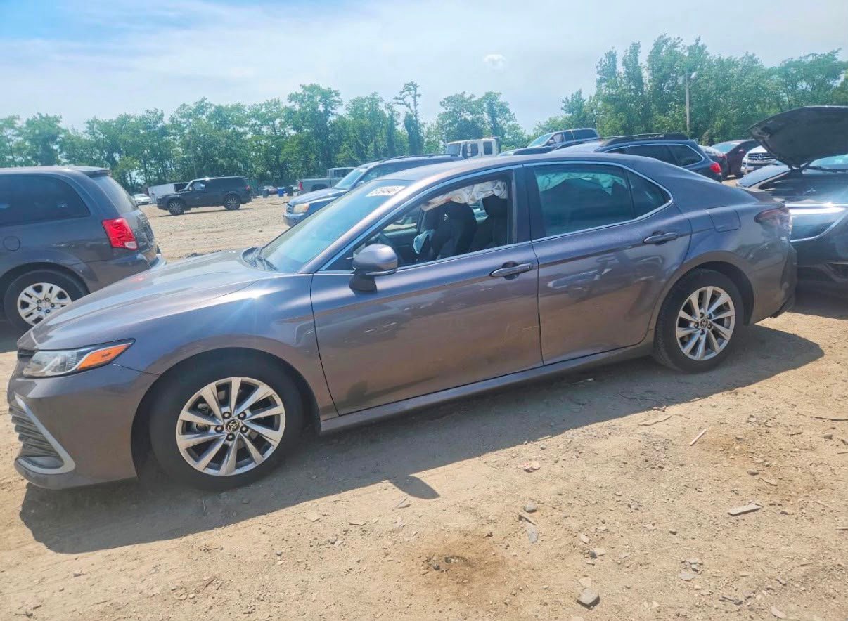 Camry LE