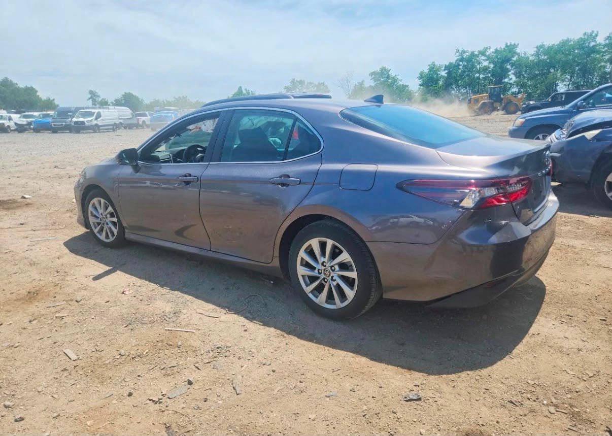 Camry LE - صورة 2