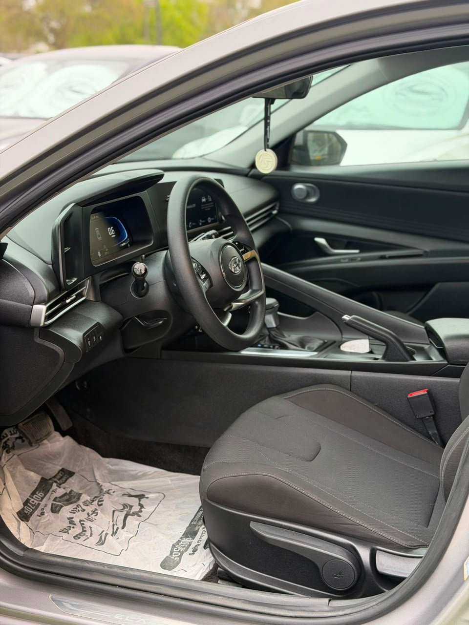 2025 Hyundai Elantra, SE - صورة 3